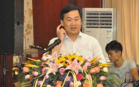 中国侨网广西侨办主任秦春成与学员们分享经验 林浩 摄