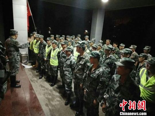 浙江省龙游县集结民兵准备参与救灾。 孙晓莹 摄
