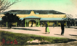 1910年潮汕铁路汕头车站内的情形。（翻拍）