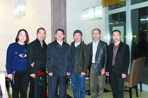 从左至右依次为：程海晓、黄腾、李鸿阶副院长、刘代铨会长、林心凎所长、郑志峰教授
