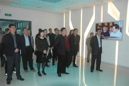 代表团在徐州国家高新技术产业开发区参观