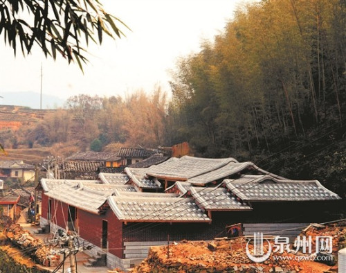 此次入选“全国乡村旅游扶贫重点村”的永春县吾峰镇吾顶村,保留了一批人文史迹。图为梁披云故居。(梁白瑜