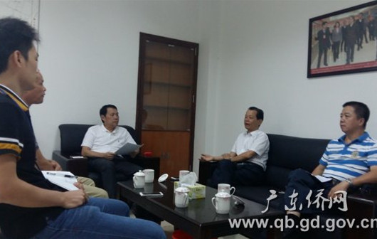 覃小健与肇庆高新区社工局副局长温木水及相关人员座谈