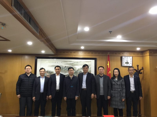 中国侨网孙彬副主任(左四)与牟国量秘书长(右四)等嘉宾合影