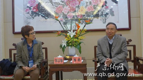 中国侨网广东省侨办林琳巡视员（右）会见印尼全国华教联合秘书处郑洁珊副主任（左）一行