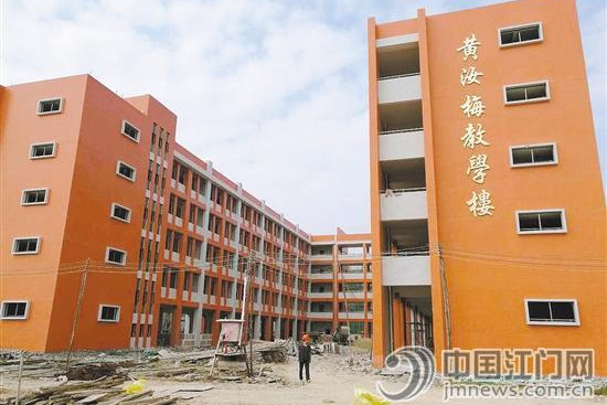 中国侨网黄汝梅教学楼目前正在进行水电安装工程。