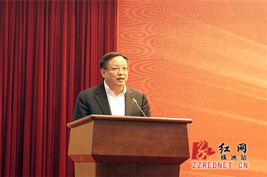 中国侨网株洲市委副书记雷绍业讲话。