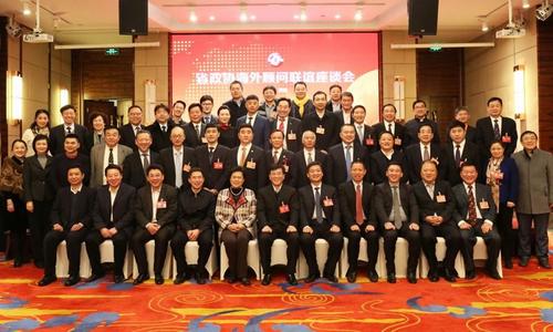 中国侨网参会人员合影 