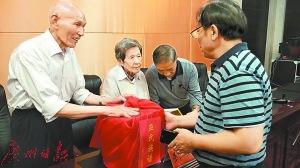 中国侨网恳亲会现场(左二为巫漪丽)