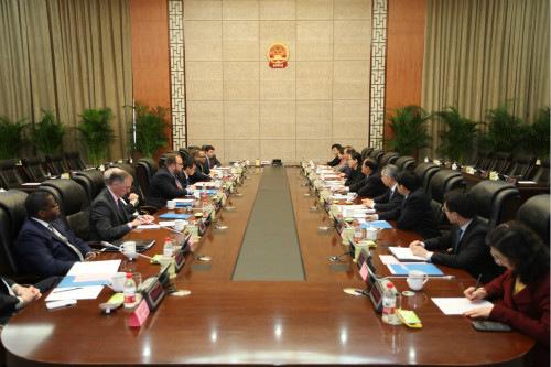中国侨网省人大副主任张茂才会见代表团。