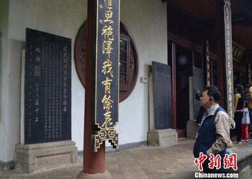 中国侨网图为泰北滇籍人士参观国殇墓园　李晓琳　摄