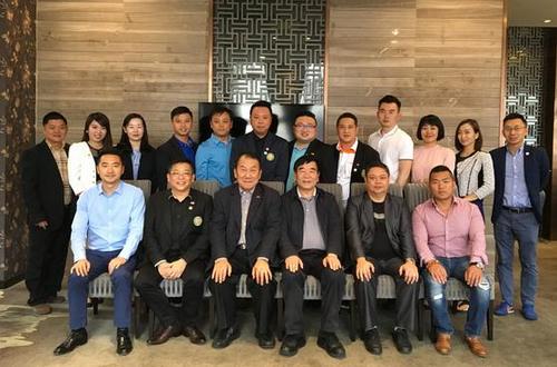 中国侨网合影。(图片来源:四川省侨联网站)