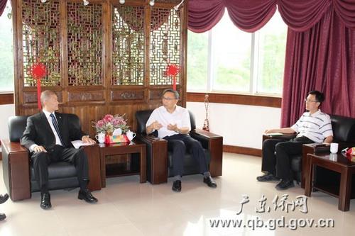 中国侨网林琳巡视员（中）与郭英华主席（左）座谈交流