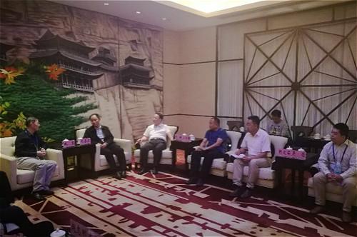 中国侨网大同市副市长冯苏京与考察团座谈