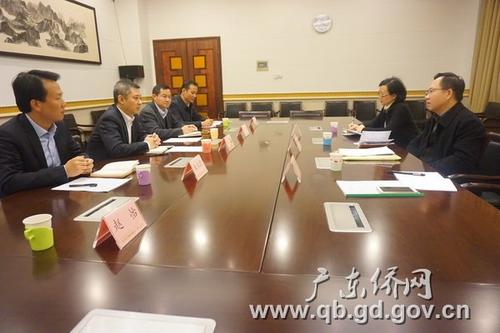 中国侨网广东省侨办副主任郑建民(右一)率调研组赴四川省外侨办调研,四川省外侨办副主任文甦和相关业务处负责同志与调研组座谈交流