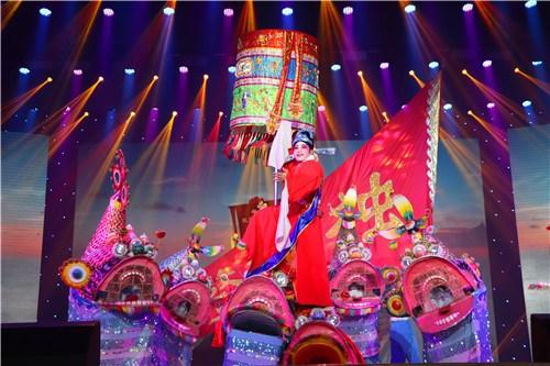 中国侨网图为广东省级非遗《沙涌鳌鱼舞》表演。（韩辉 摄）