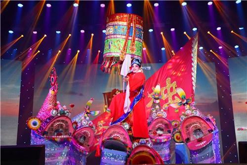中国侨网图为广东省级非遗《沙涌鳌鱼舞》表演。(韩辉 摄)