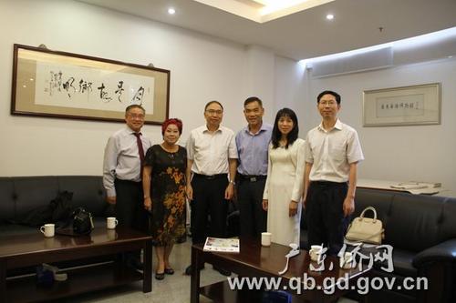 中国侨网林琳巡视员(左三)亲切会见陈万祥先生(右三)、黎少兰女士(左二)。