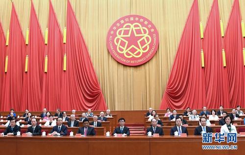中国侨网9月1日,第十次全国归侨侨眷代表大会圆满完成各项议程,在北京人民大会堂闭幕。中共中央政治局常委、中央书记处书记王沪宁出席大会,并在会前会见出席大会的海外嘉宾、港澳代表和中国侨联新老班子成员。 新华社记者 饶爱民 摄