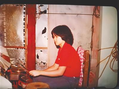 中国侨网麦英小时候就喜欢上海南传统器乐。 麦英 提供