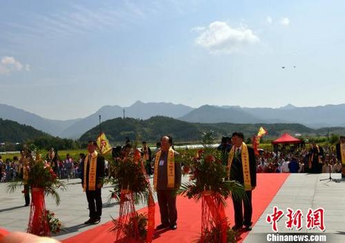 中国侨网18日,朱子诞辰888周年祭祀大典隆重举行。 张丽君 摄
