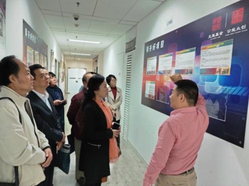 中国侨网天津市侨联常务副主席陈钟林带队赴南开大学 “允能众创空间”走访调研。