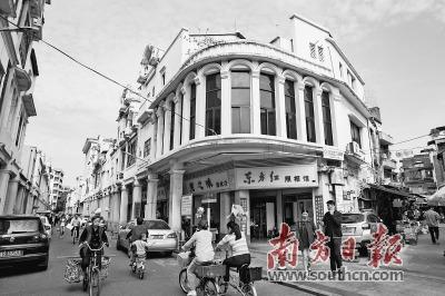 中国侨网中兴路—大西路历史文化街区保护性详细规划通过审批,再次引发人们对莞城骑楼的关注。南方日报记者 孙俊杰 摄