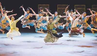 中国侨网5月23日晚，舞剧《东坡海南》在上海亮相第十二届中国艺术节。 本报记者 宋国强 摄