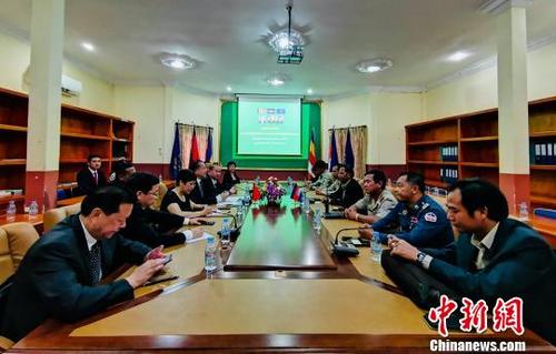 中国侨网图为拜访柬埔寨西哈努克市政府。　吕巧琴　摄