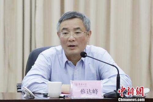 中国侨网全国人大常委会副委员长、民进中央主席蔡达峰出任华侨大学董事会董事长。 刘沛 摄