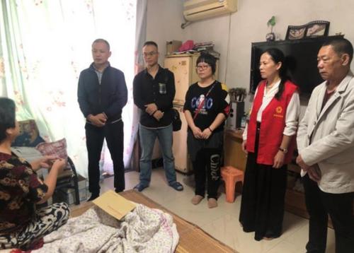 中国侨网瓯海区侨联开展“双佳节”困难侨眷慰问活动。(图片来源:浙江省侨联网站)