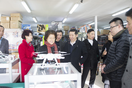 马大使对华商经营升级换代产品很感兴趣