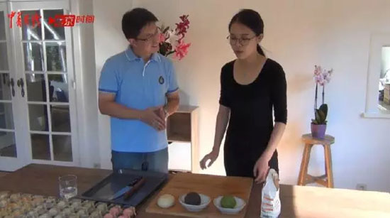中国青年报·中青在线驻欧盟记者鞠辉采访布鲁塞尔烘焙达人“月饼妹妹”。