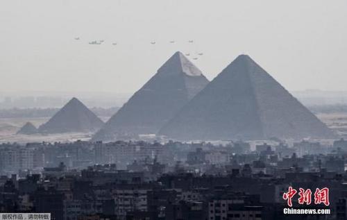 中国侨网资料图：埃及吉萨大金字塔。