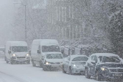 中国侨网黑山全境普降大雪影响交通。