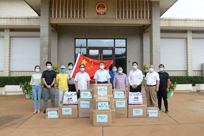 中国驻喀麦隆使馆向侨胞发放防疫应急物资