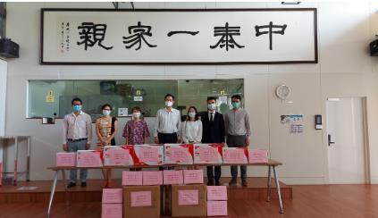 驻孔敬总领馆为中国留学生和志愿者教师发放“健康包”