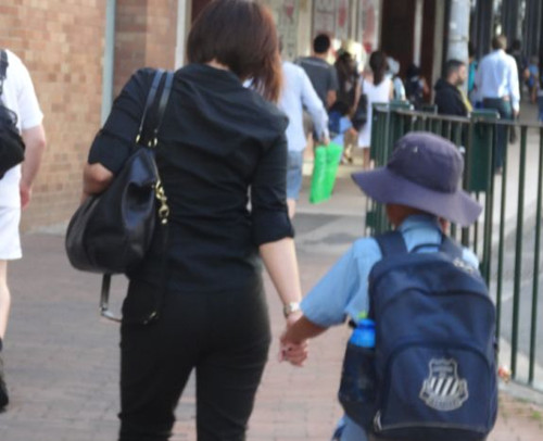 许多华人妈妈们在教育孩子方面花了很大精力。(澳洲新快网)
