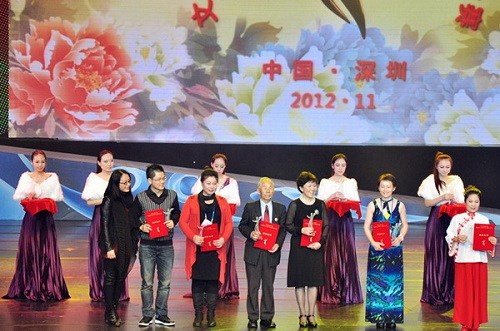 舞蹈《开门红》获全球华人中华才艺舞蹈大赛十佳表演奖。(匈牙利《新导报》)