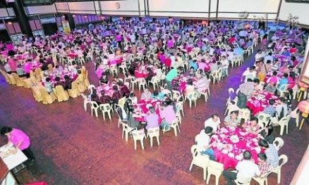 第23届“养育之恩，永铭我心”父母亲节联欢晚宴在雪隆海南会馆（天后宫）礼堂进行。（马来西亚《星洲日报》）