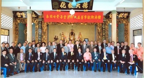 泰国世觉善堂第26届首长、董事合影。(泰国《京华中原联合日报》)