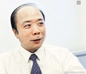 柯毓麟业务繁忙,仍然尽心尽力地为教育、商会和宗乡会馆服务。(新加坡《联合早报》)