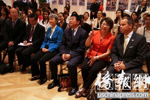 出席叶剑英元帅史迹诗词展的嘉宾及社团负责人。(美国《侨报》/邱晨