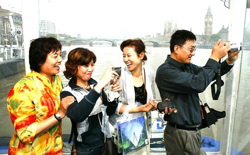赴英国旅游中国游客。