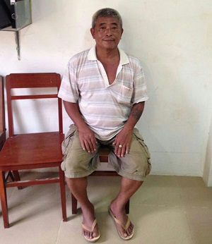涉嫌使用假身份证在柬埔寨逗留长达11年的台湾男子陈明智竟然是台湾毒品重犯。图为他7月被捕后的照片。(柬埔寨《星洲日报》)