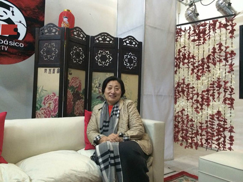 中国侨网金长城文化传媒公司董事长陈静女士被阿根廷政府授予杰出移民奖，她也是第一个获得此奖的华人女性。