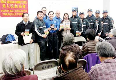 中国侨网警局举办防犯罪讲座,着重强调祈福党诈骗。(美国《星岛日报》)