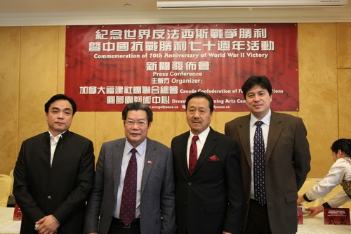 中国侨网筹委会共同主席欧阳元森(左2)张俭（左3）总导演张炜（右1）艺术总监武云（左1）在发布会上致词。
