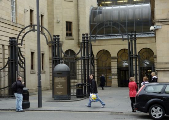 中国侨网-爱丁堡中国留学生下载儿童色情片被