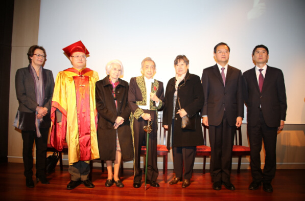 中国侨网荣誉学位颁授仪式（法国《欧洲时报》/黄冠杰 摄）